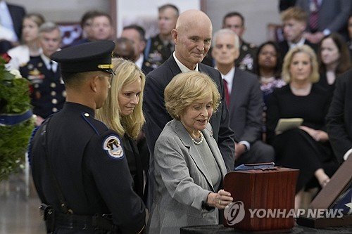 USA COL. PUCKETT CEREMONY : 네이트 뉴스