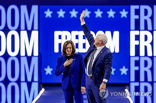 USA MILWAUKEE HARRIS WALZ CAMPAIGN RALLY : 네이트 뉴스