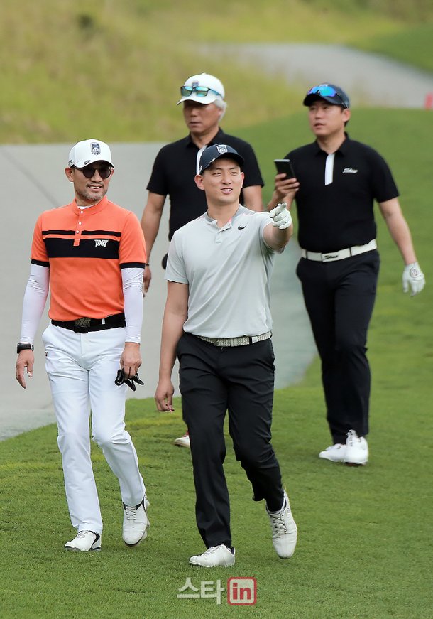 [포토] 이상호-이결 vs 김철웅-김성돈 父子 '젝시오 파더앤선 우승 가즈아' : 네이트 스포츠