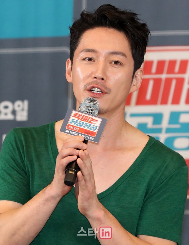 [포토]인사말하는 배우 장혁 : 네이트 연예