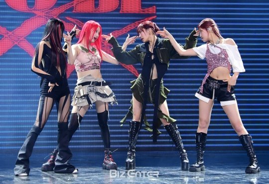 키스오브라이프(KIOF), 국내외차트 안착→엠카서 신곡 'Bad News' 무대 최초 공개 : 네이트 연예