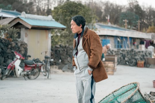 [홍동희의 스포트라이트] '폭싹 속았수다' 최대훈, '학 씨'에게 생명력을 불어넣다② : 네이트 연예