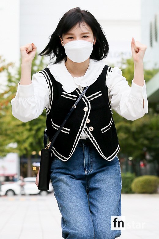 [포토] 레드벨벳 웬디, '귀엽게 주먹 꾹' : 네이트 연예