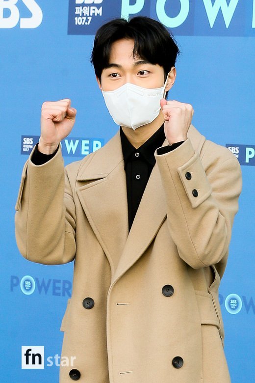 [포토] 윤찬영, '듬직하게 화이팅' : 네이트 연예