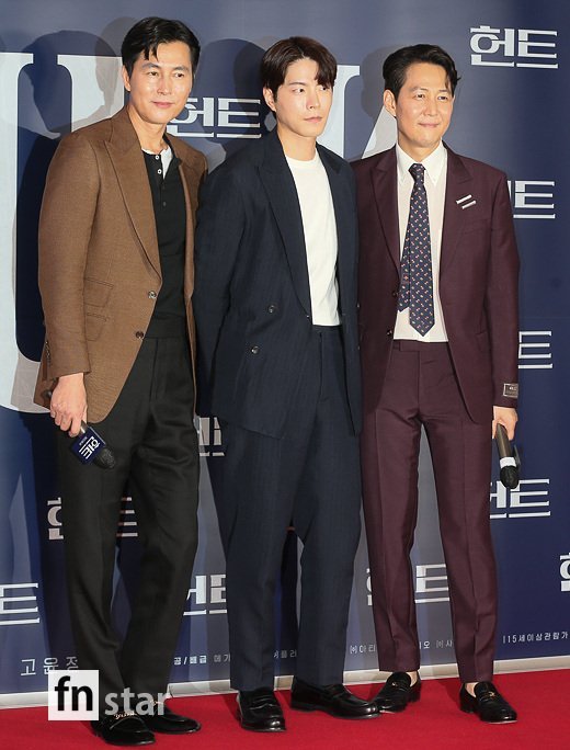 [포토] 홍종현, '주변을 살피며' : 네이트 연예