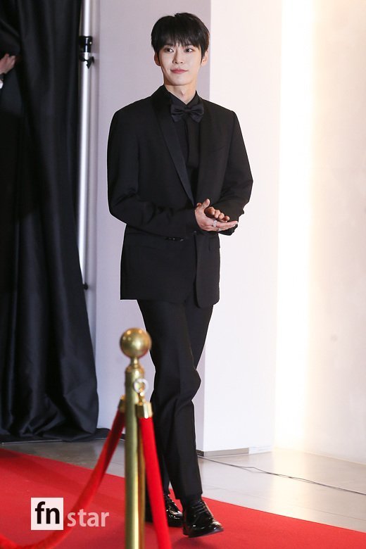 [포토] NCT 도영, 'NCT 대표로 왔어요' : 네이트 연예