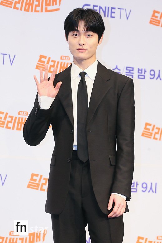 [포토] 윤찬영, '훈훈한 인사' : 네이트 연예