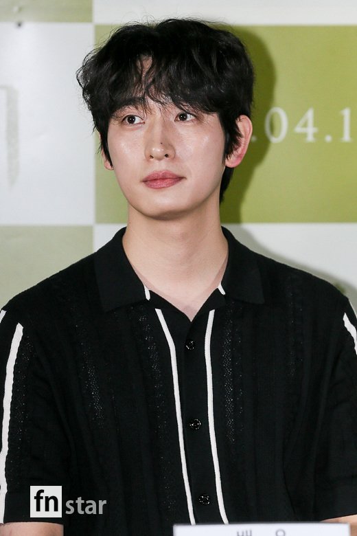 [포토] 윤박, '입체적인 조각 외모' : 네이트 뉴스