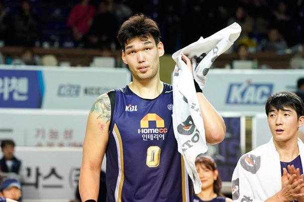 한국인 첫 NBA리거 하승진 