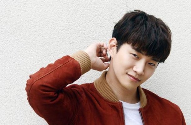 준호, 오늘(20일) 전역…2PM 전원 '군필돌' 됐다 : 네이트 연예