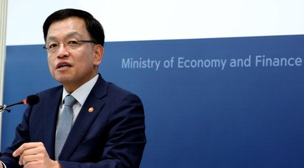 기재부, 역대 최대 규모 과장급 인사…100명 이동 : 네이트 뉴스
