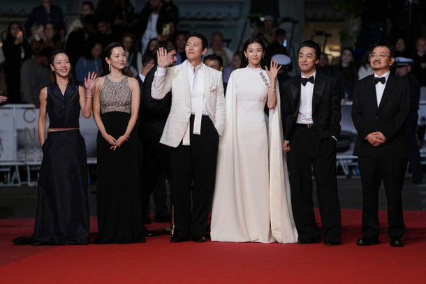 칸의 기립박수, 사실은 '박수부대'가 있다?…끝없는 기립박수에 담긴 비밀 : 네이트 뉴스