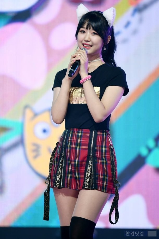 [포토] 락킷걸 한이슬, '눈 뗄 수 없는 깜찍함~' : 네이트 연예