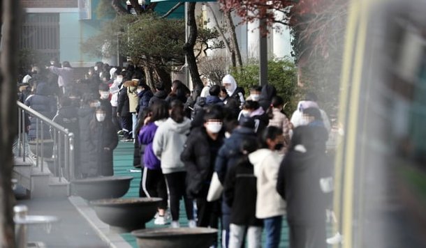 오후 6시까지 서울 174명 추가 확진…학교·학원서 확산 : 네이트 뉴스