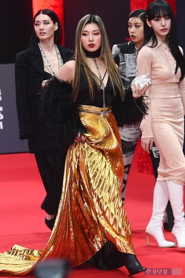 [포토] 리정, '멋진 모습으로 등장' (2021 MAMA) : 네이트 연예