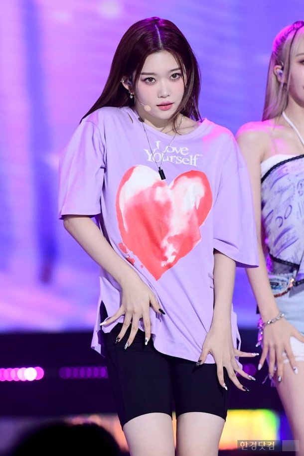 [포토] 빌리 츠키, '무대 위에서 도도하게~' : 네이트 뉴스