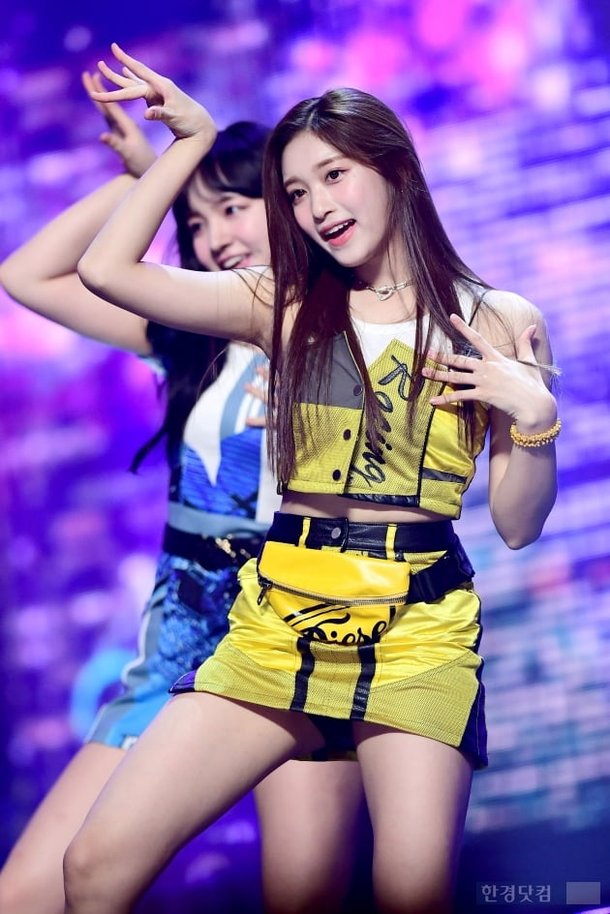 [포토] 아이브 이서, '점점 더 예뻐지네~' : 네이트 뉴스