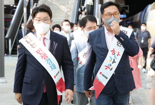 정진석, 이준석 가처분 신청에 "돌아올 수 없는 강 건너" : 네이트 뉴스