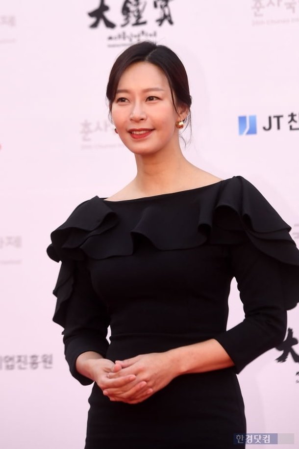 [포토] 정애연, '품위있는 미소~'(춘사영화제) : 네이트 연예
