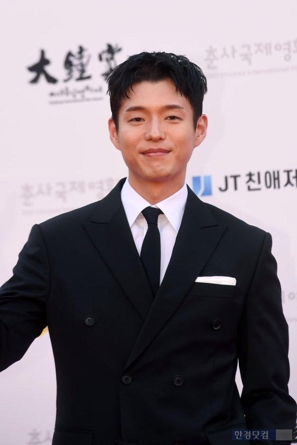 [포토] 하준, '신스틸러 배우~'(춘사영화제) : 네이트 연예