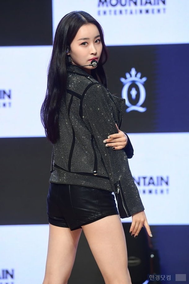 [포토] 퀸즈아이 나린, '치명적인 눈빛' : 네이트 뉴스