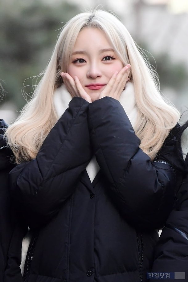 [포토] 아이칠린 이지, '예쁨이 가득~' : 네이트 뉴스