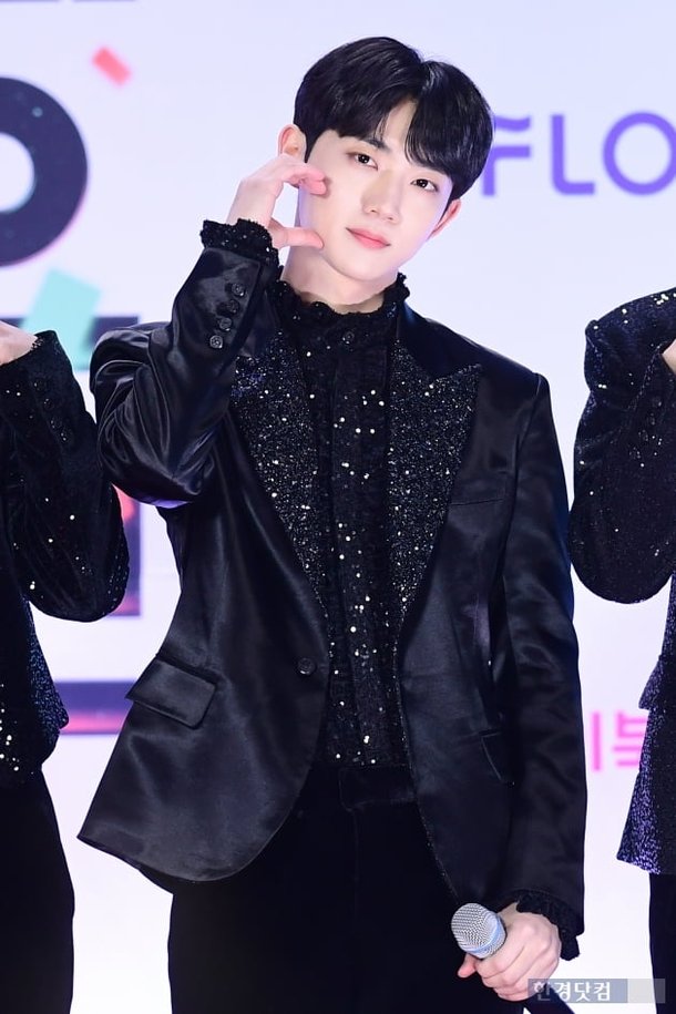 [포토] 템페스트 형섭, '부드러운 눈빛~' (2022 SBS 가요대전) : 네이트 뉴스