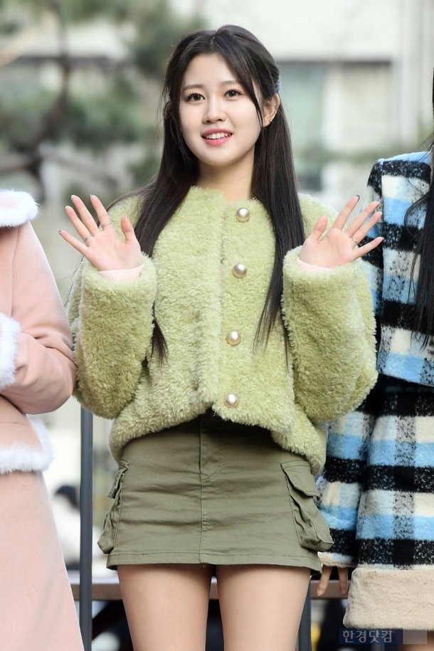 [포토] 아일리원 아라, '예쁨이 가득~' : 네이트 뉴스