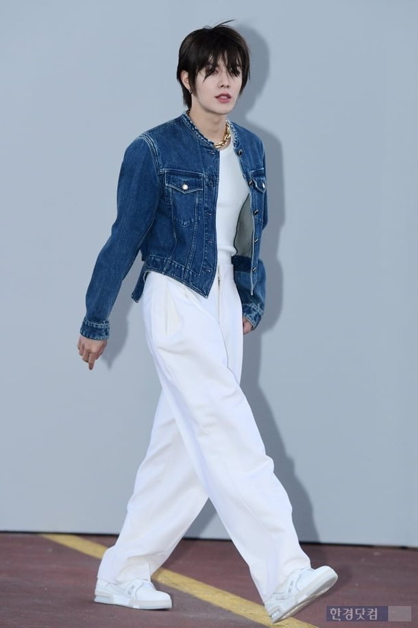 [포토] NCT 유타, '멋진 모습으로 등장' : 네이트 연예