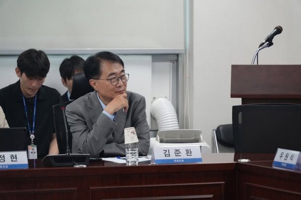 국정원 출신 與 의원, 탈북 동료 의원에 