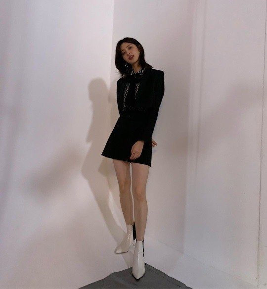 EXID 정화, 모델 뺨치는 길다란 기럭지…