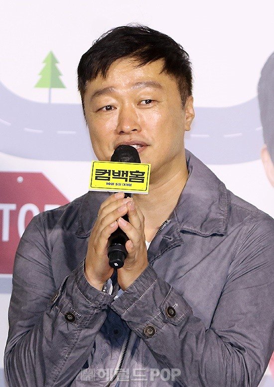 [포토]이연우 감독, '컴백홈' 기대해주세요 : 네이트 뉴스