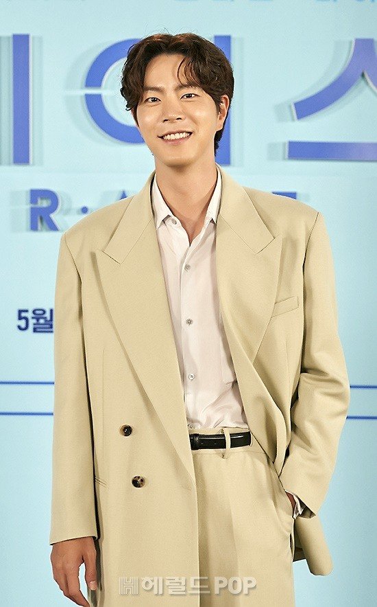 [포토]홍종현, 부드러운 미소 : 네이트 뉴스