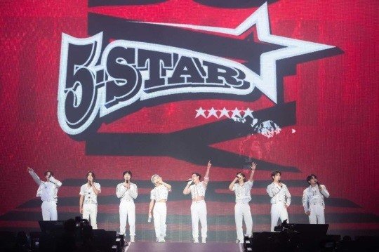 스트레이 키즈, '4세대 보이그룹 최초' 日 4대 돔 투어 스타트…7만 5000여 팬 열광 : 네이트 연예