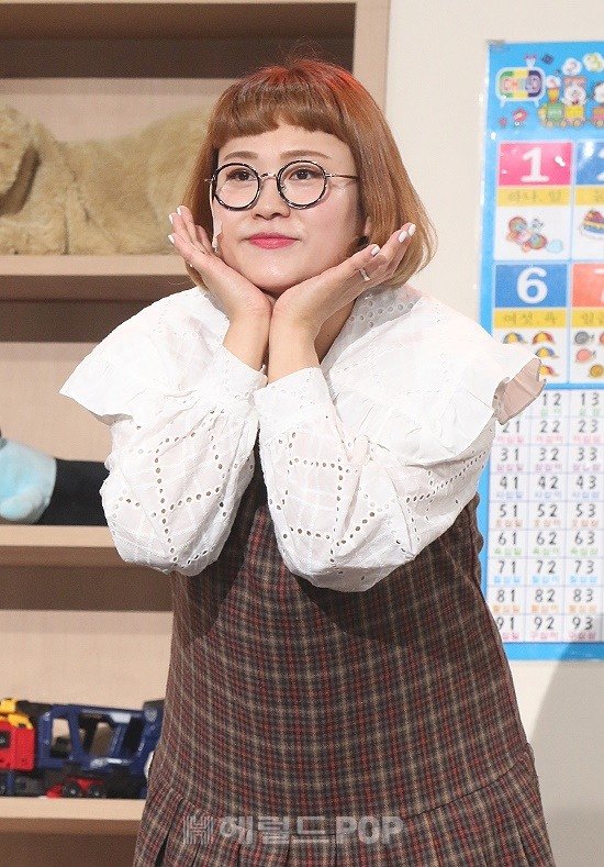 [포토]조수연, 예쁘게 찍어주세요 : 네이트 뉴스