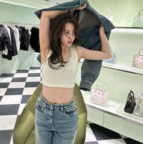 박하선, 파격 노출 의상도 완벽 소화…명품 몸매 인증 : 네이트 연예