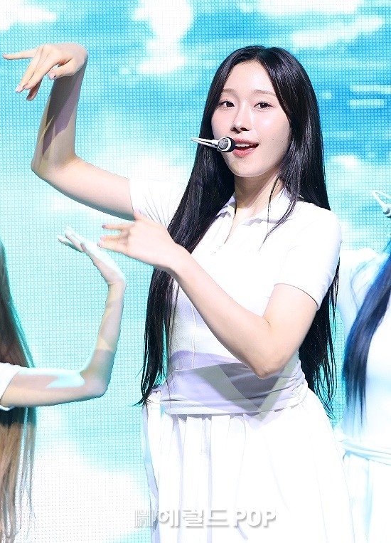 [포토]시그니처 채솔, 돋보이는 청순 : 네이트 뉴스