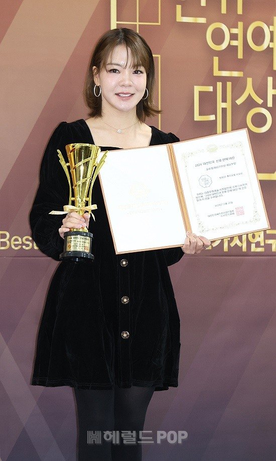 [포토]사오리, 글로벌해외스타상 예능부문 수상 : 네이트 뉴스