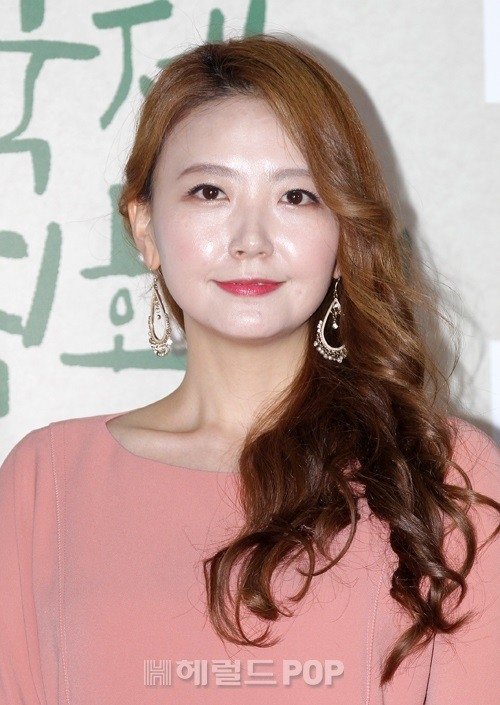 [POP이슈]'산장미팅' 인기녀 임성언, 결혼 9일만 이게 무슨 일…남편 200억 사기 의혹 : 네이트 연예