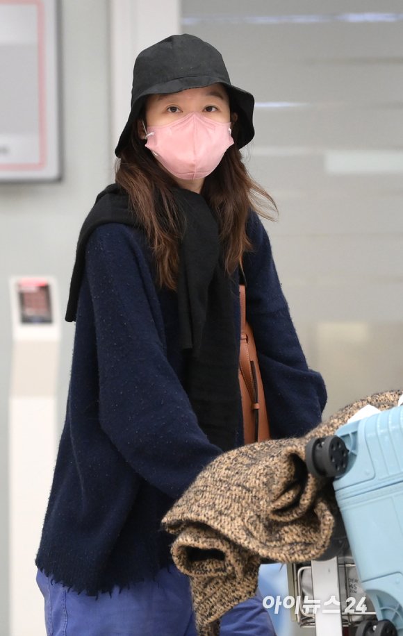 [화보]'케빈오♥' 공효진, 뉴욕 결혼식 후 입국…'마이 엔젤' 연하 남편은 어디? | 네이트 연예