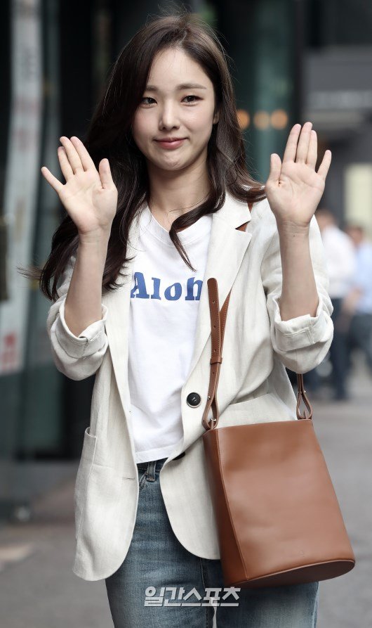 [포토]박아인, 수줍은 양손인사 : 네이트 연예