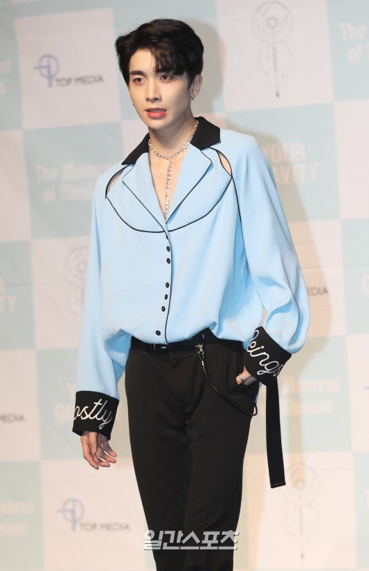 [포토]샤오, 오늘 너무 떨려요 : 네이트 연예