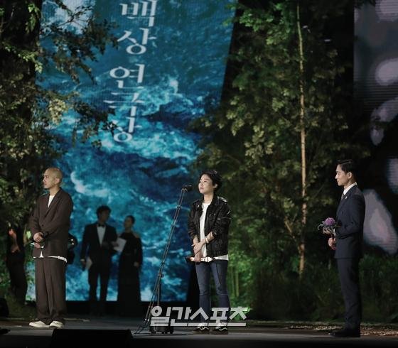 [포토] 2020과 2021을 빛년 연극히로인 신유청,전박찬,구자혜 : 네이트 연예
