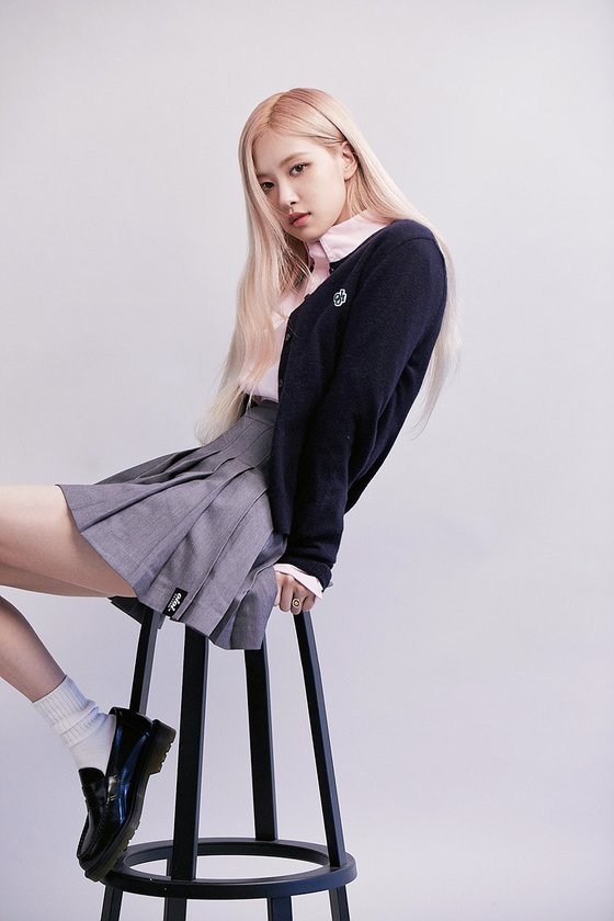 '하이틴 감성' 로제, 미드 가십걸 연상시키는 화보 : 네이트 연예