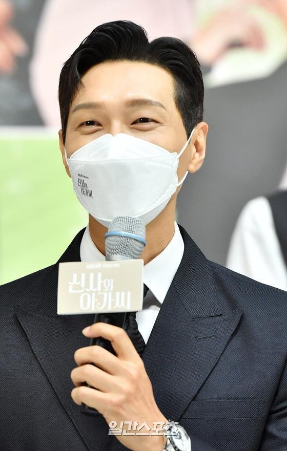 [포토] 핸섬한 지현우, 다정한 시선 : 네이트 연예