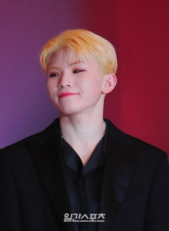 [포토] 세븐틴-우지, 그윽한 눈빛 : 네이트 연예