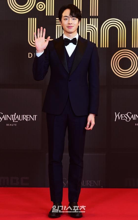 [포토]권혁, '멋진 손인사' : 네이트 연예