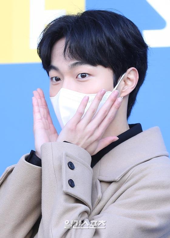 [포토]윤찬영, '청산표 꽃받침' : 네이트 연예