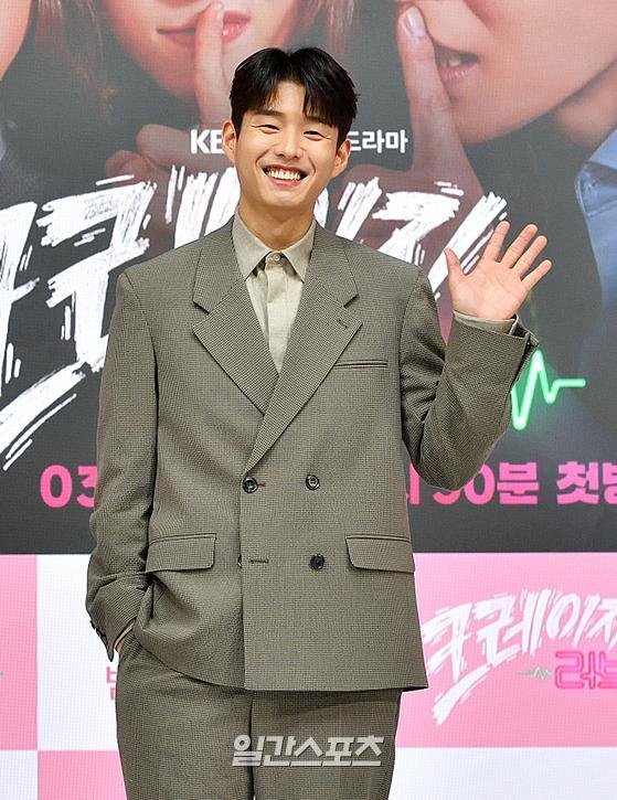 [포토] 하준, 순수남의 미소 : 네이트 연예