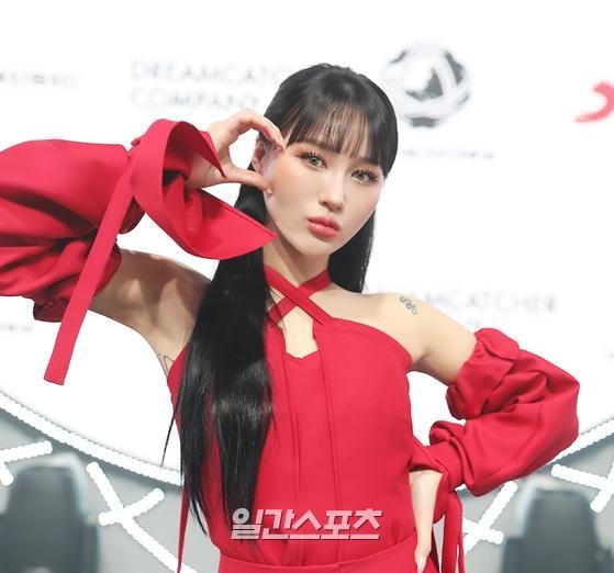 [포토] 시연 '하트에서 봄 향기 뿜뿜' : 네이트 연예